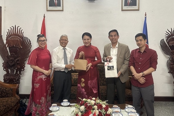 VISIT TO THE CONSULATE GENERAL OF THE REPUBLIC OF INDONESIA IN HO CHI MINH CITY AND WORKING SESSION WITH REPRESENTATIVES OF PRESIDENT UNIVERSITY – INDONESIA