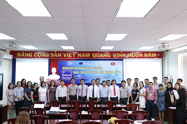 Các đại biểu chụp ảnh lưu niệm cuối chương trình - Ảnh: Yên Nhiên